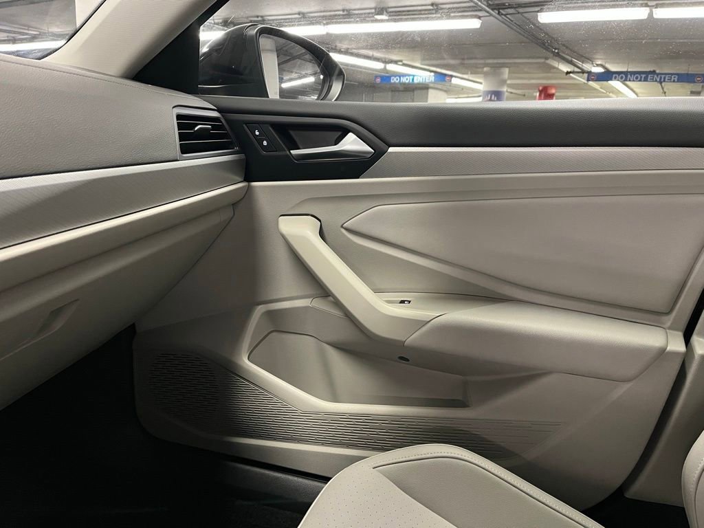 Used 2021 Volkswagen Jetta SE w/ SE Cold Weather Package image 28