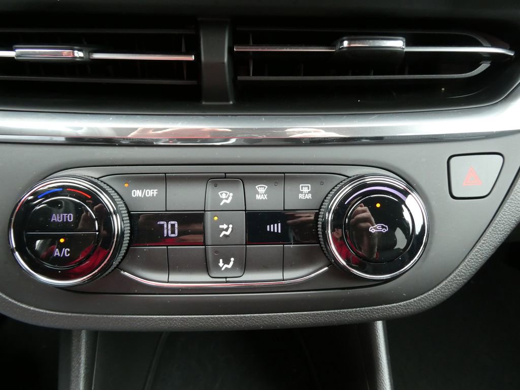 Certified 2025 Buick Envista Preferred FWD image 28