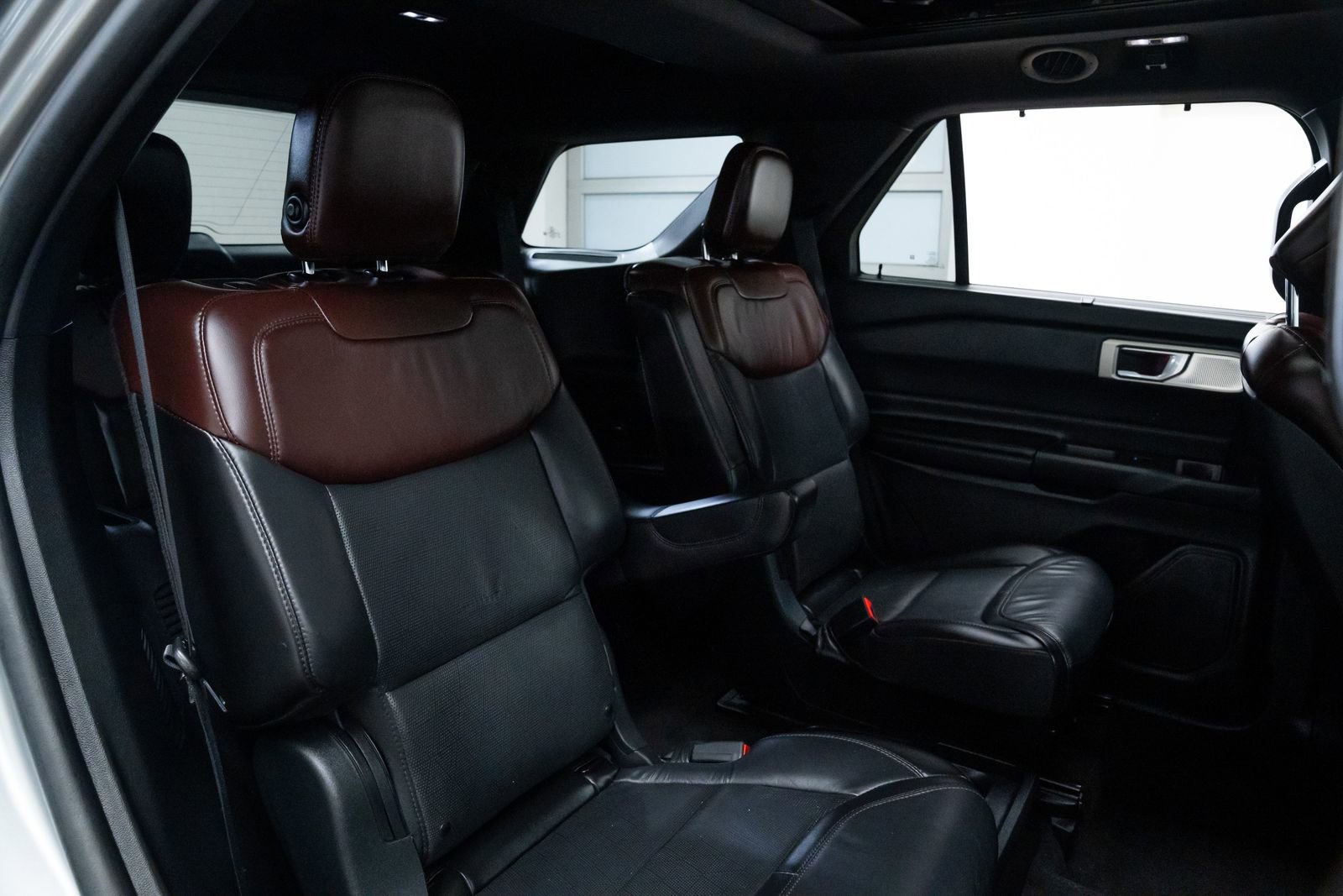 Used 2020 Ford Explorer Platinum w/ Premium Technology Package image 22