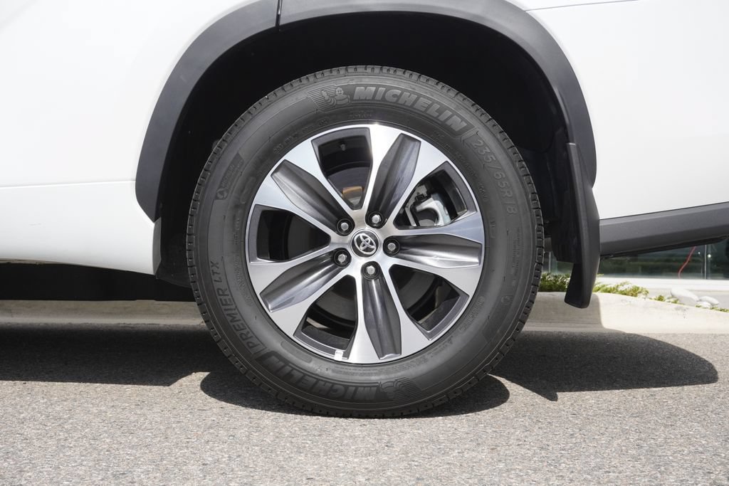 Used 2026 Toyota Highlander Limited AWD/4WD image 35
