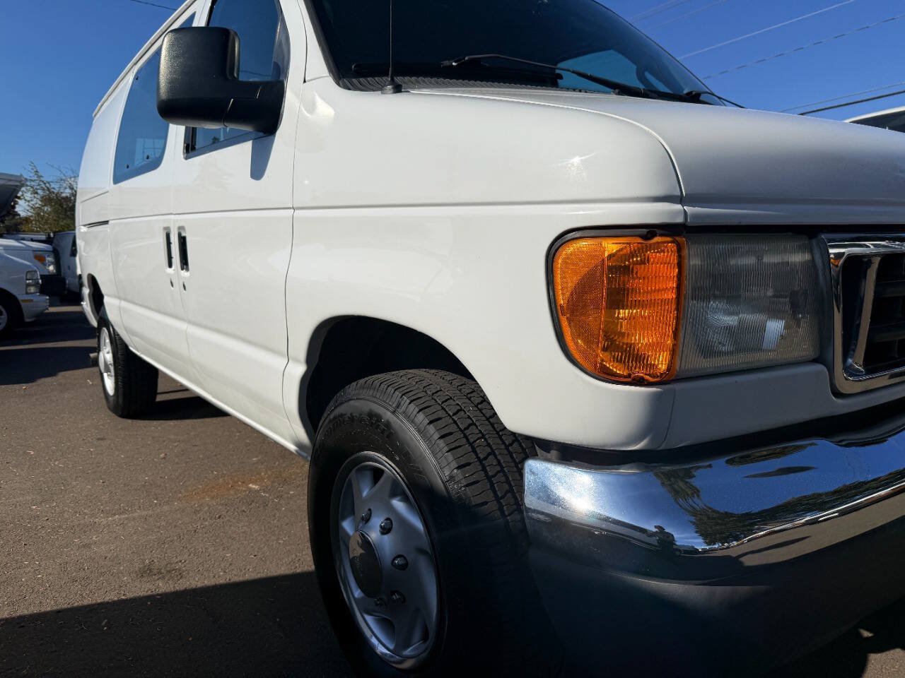 Used 2006 Ford E-350 and Econoline 350 Super Duty RWD image 26
