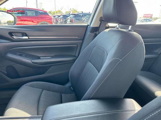 Used 2025 Nissan Altima 2.5 SV FWD image 15
