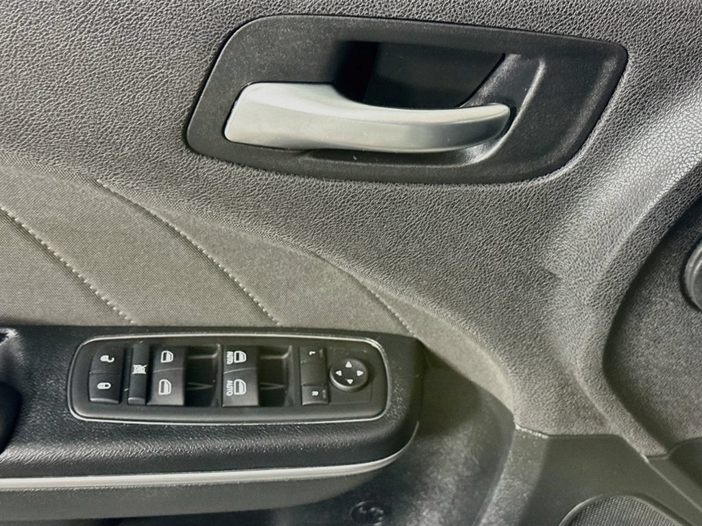 Used 2015 Dodge Charger SXT RWD image 18