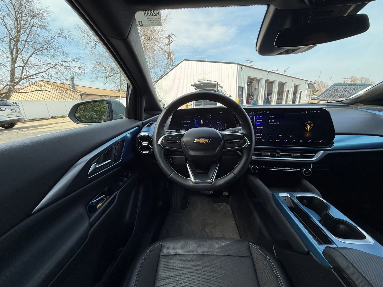 Used 2025 Chevrolet Equinox EV LT w/ Convenience Package FWD image 2