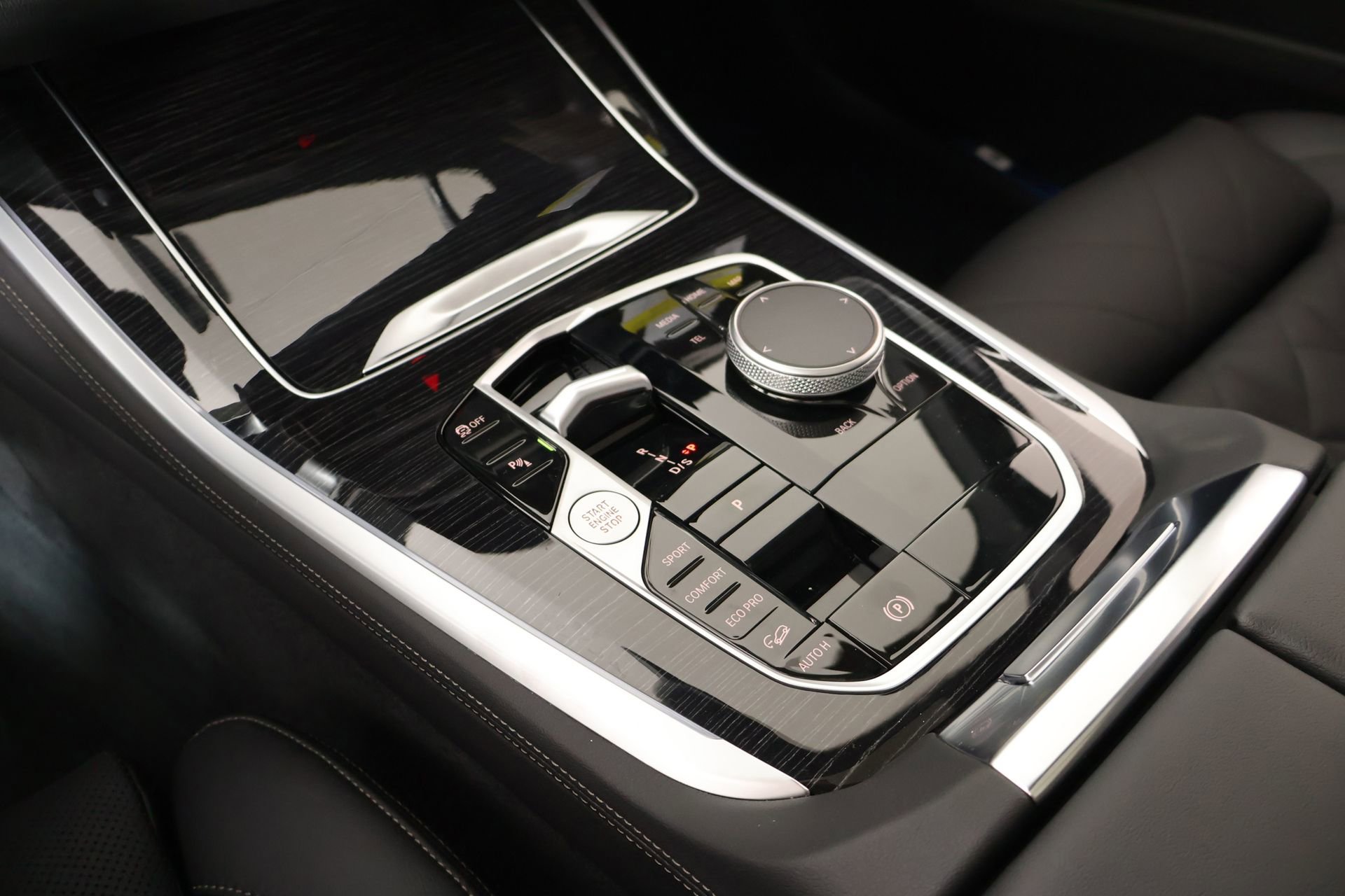 New 2026 BMW X5 xDrive40i w/ M Sport Package AWD/4WD image 8