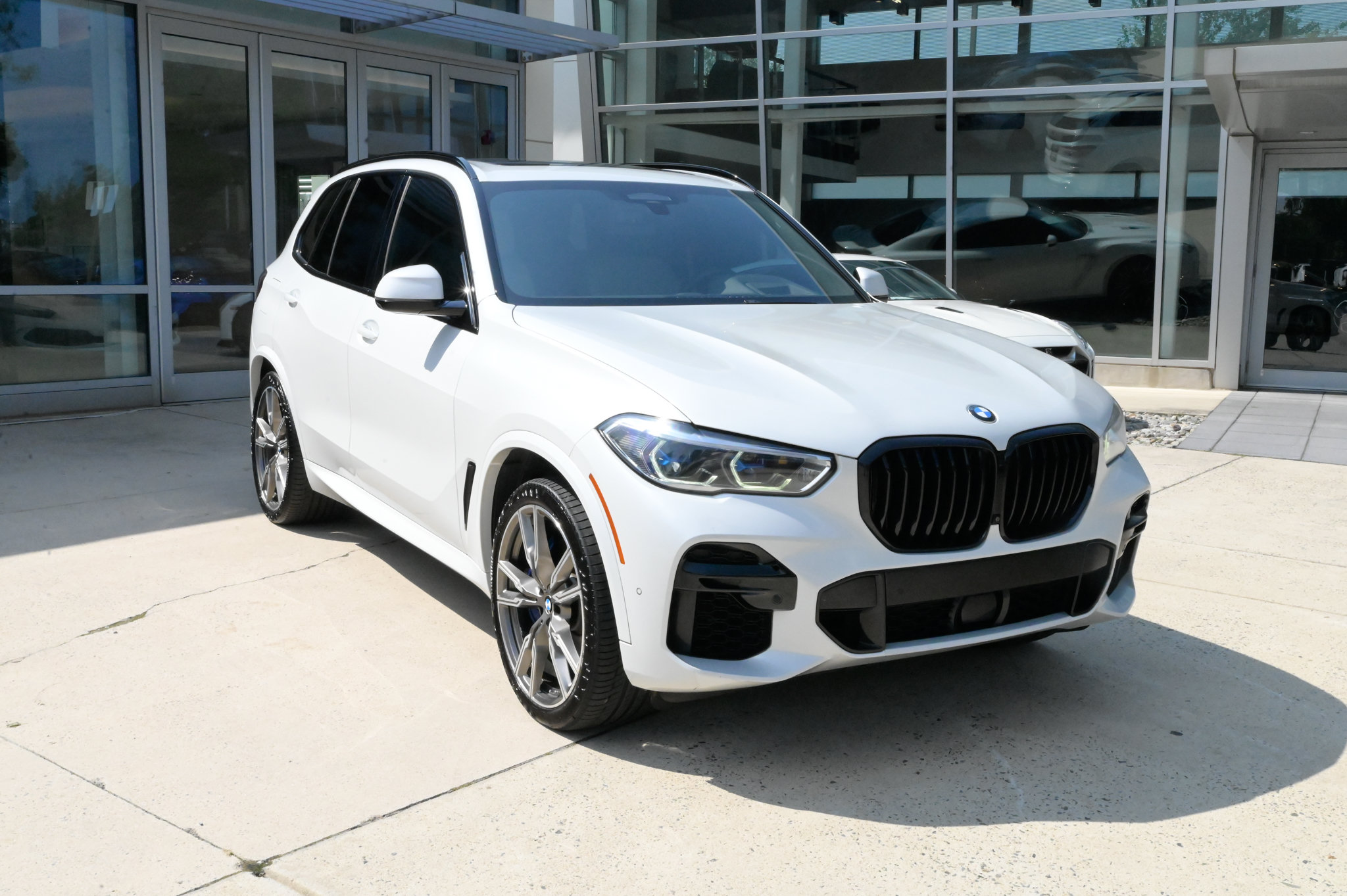Used 2022 BMW X5 M50i w/ Executive Package AWD/4WD image 3