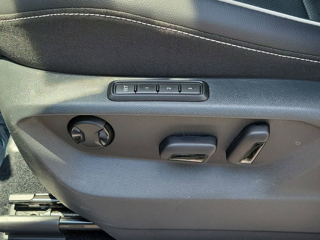 Used 2022 Volkswagen Tiguan SEL R-Line AWD/4WD image 22