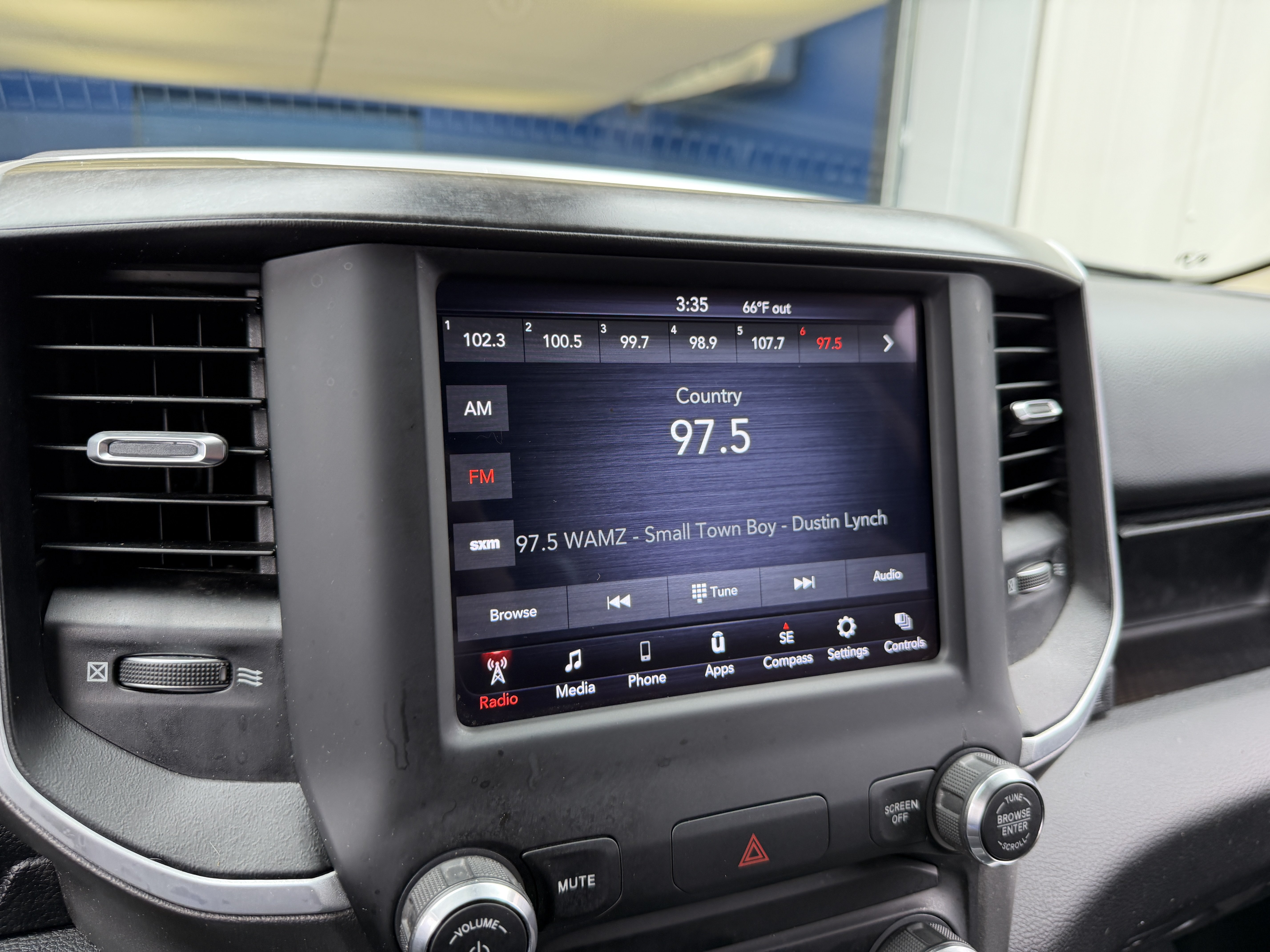 Used 2020 RAM 1500 Big Horn AWD/4WD image 18