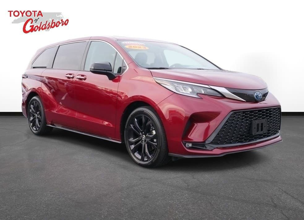 Used 2023 Toyota Sienna XSE image 4