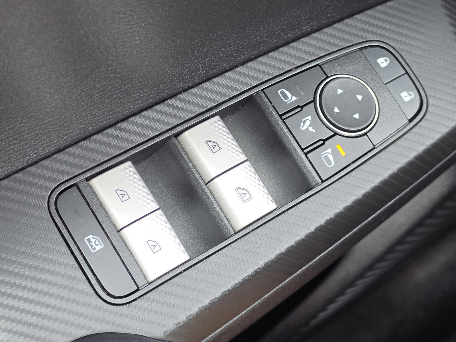 Used 2024 Mitsubishi Outlander SE image 16