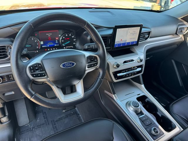 Used 2024 Ford Explorer XLT w/ Equipment Group 202A AWD/4WD image 3