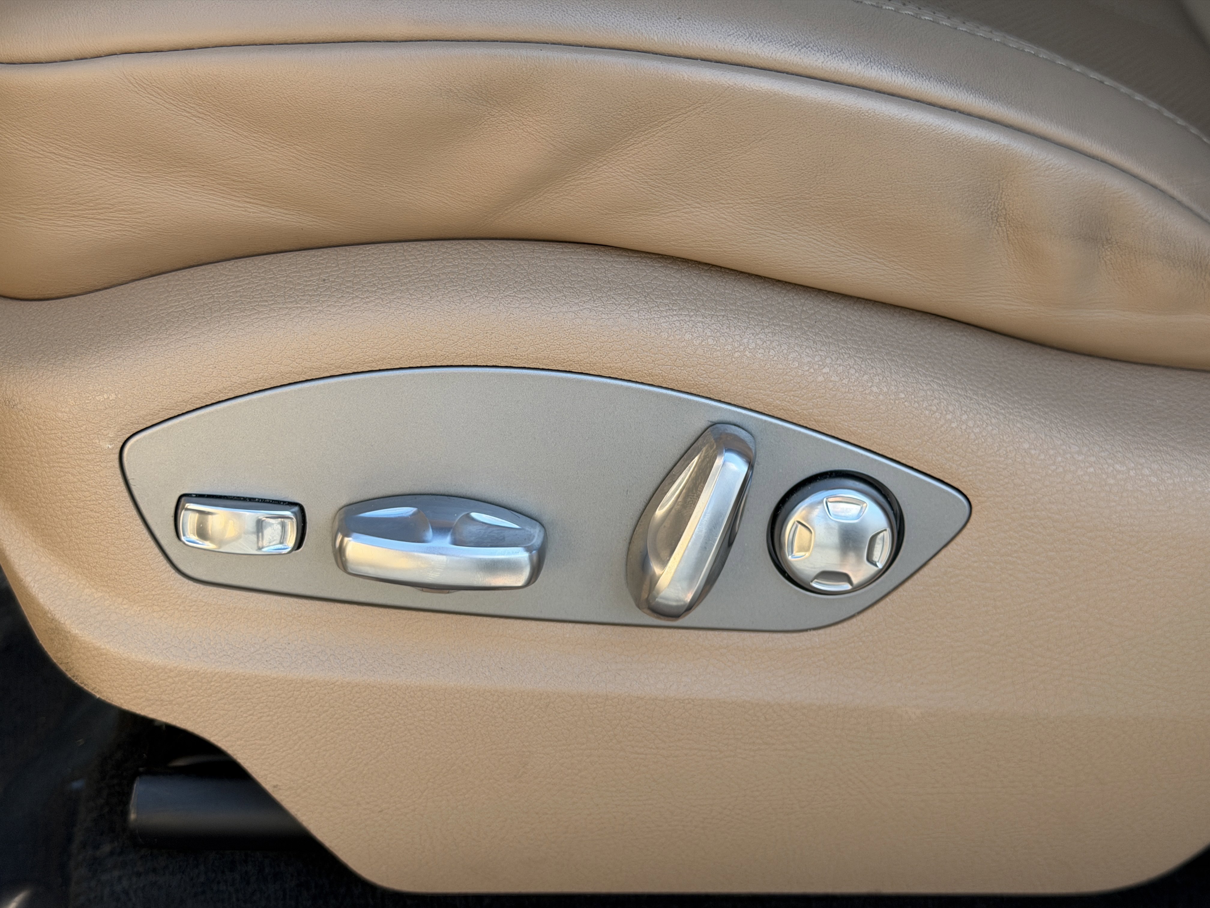 Certified 2022 Porsche Macan image 27