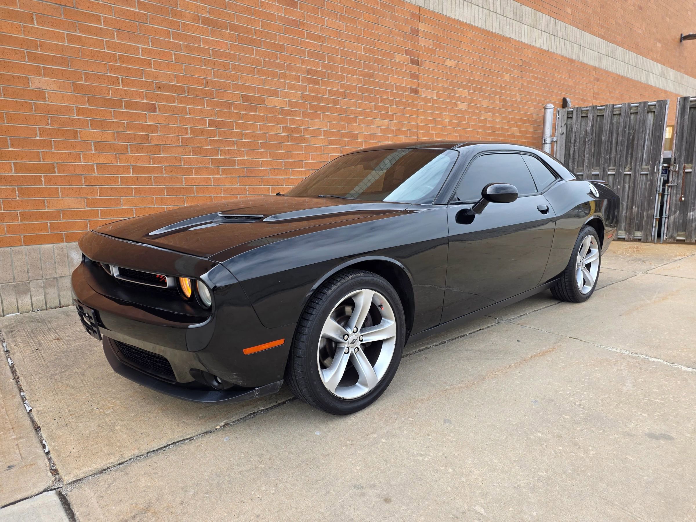 Used 2018 Dodge Challenger R/T RWD image 1