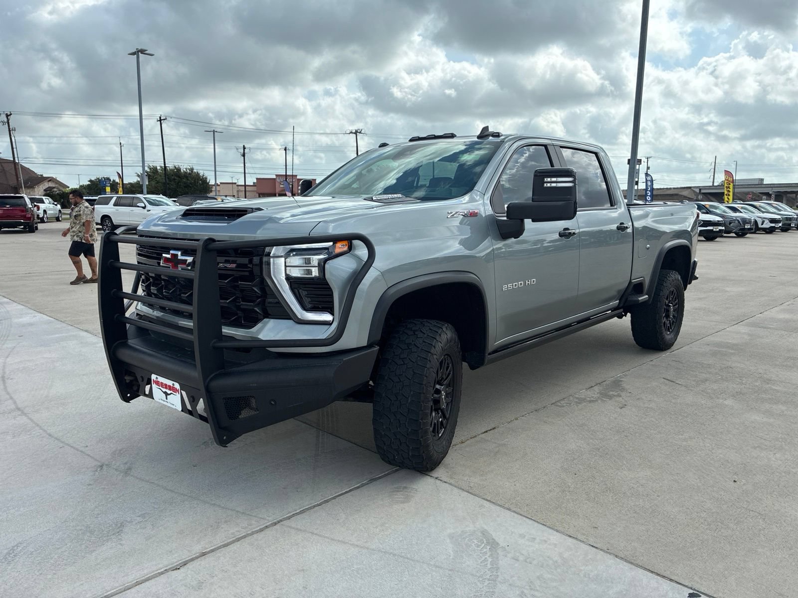 Used 2024 Chevrolet Silverado 2500 ZR2 w/ Technology Package AWD/4WD image 3