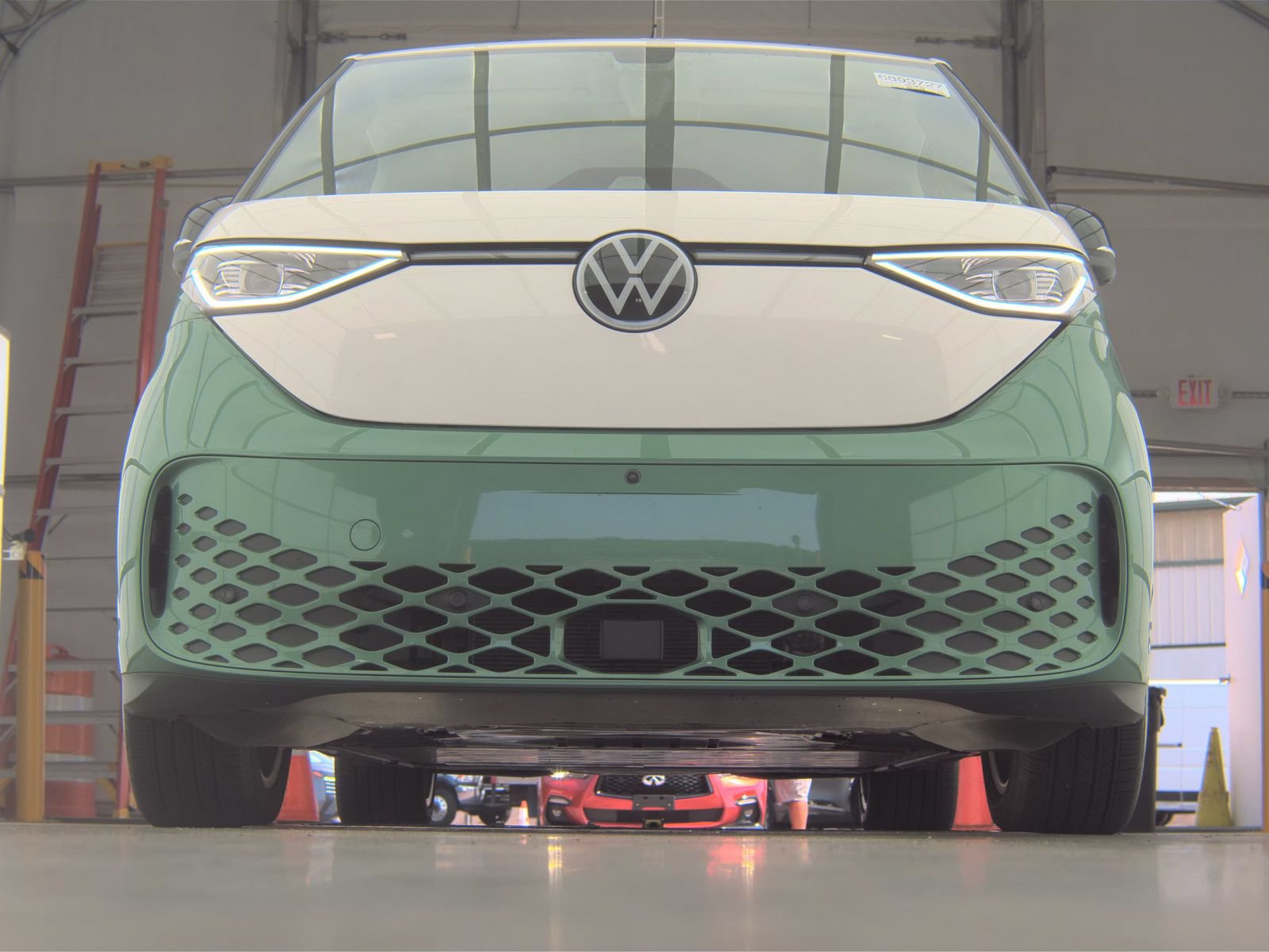 Used 2025 Volkswagen ID. Buzz 1st Edition AWD/4WD image 13