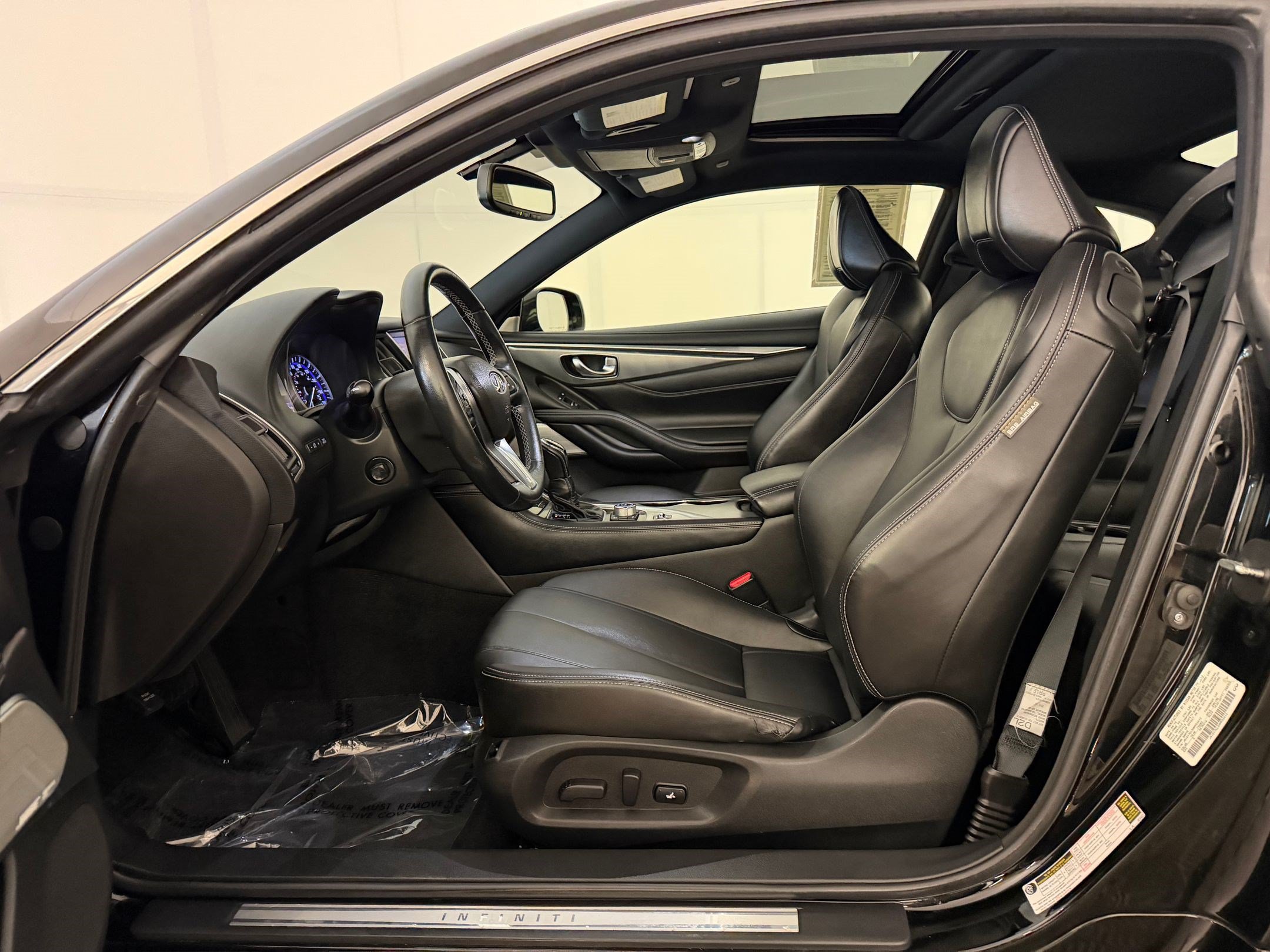 Used 2017 INFINITI Q60 3.0t w/ Premium Plus Package 3.0T AWD/4WD image 5