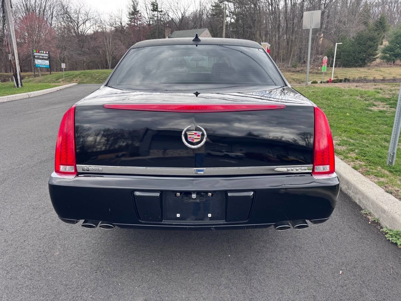 Used 2011 Cadillac DTS Limousine image 3