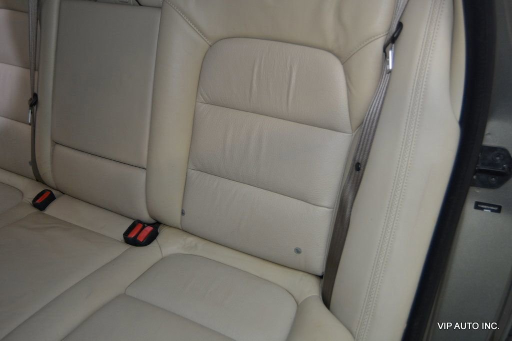 Used 2010 Volvo XC70 3.2 image 23