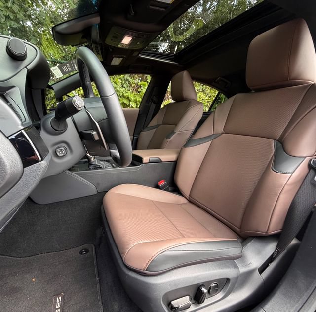 Certified 2025 Lexus ES 300h w/ Premium Package FWD image 16