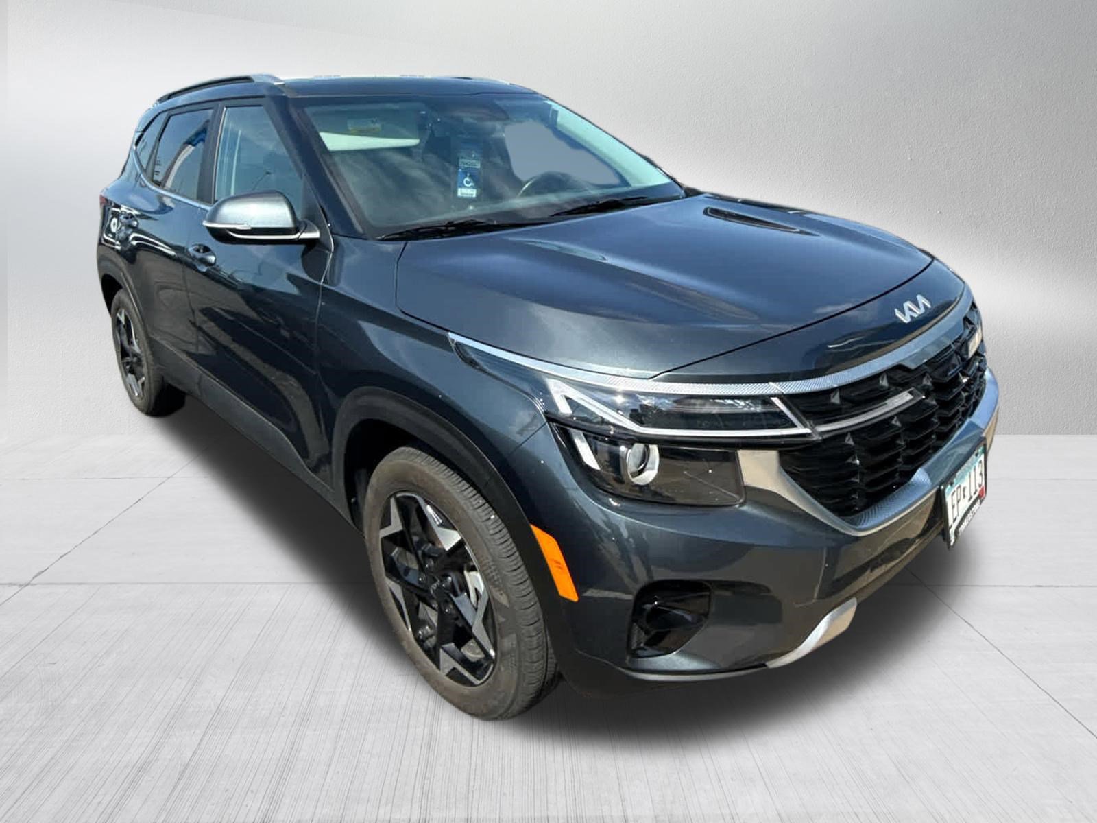 Used 2024 Kia Seltos EX AWD/4WD image 3