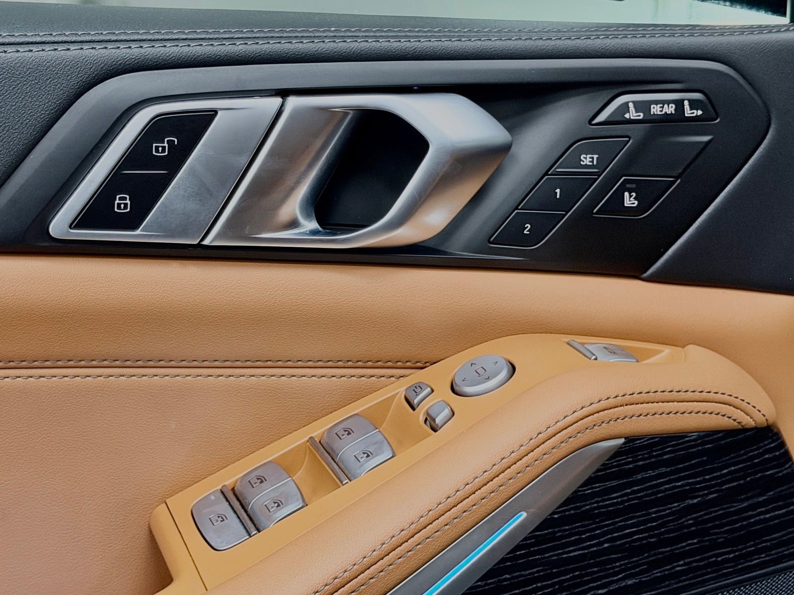 Used 2023 BMW X7 xDrive40i w/ M Sport Package image 21