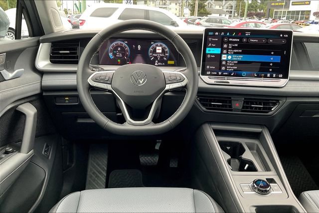 New 2025 Volkswagen Tiguan SE AWD/4WD image 18