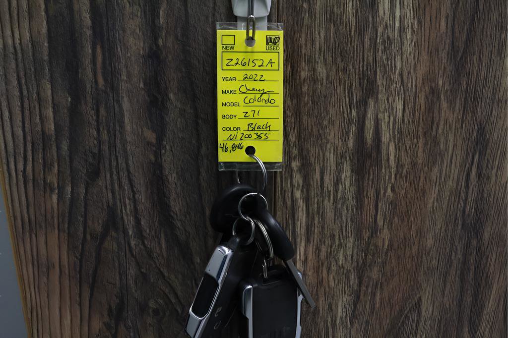 Used 2022 Chevrolet Colorado Z71 w/ Z71 Midnight Edition image 24