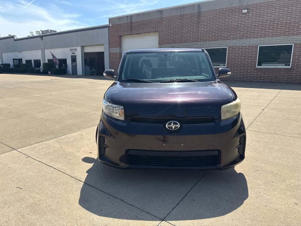 Used 2012 Scion xB FWD image 2