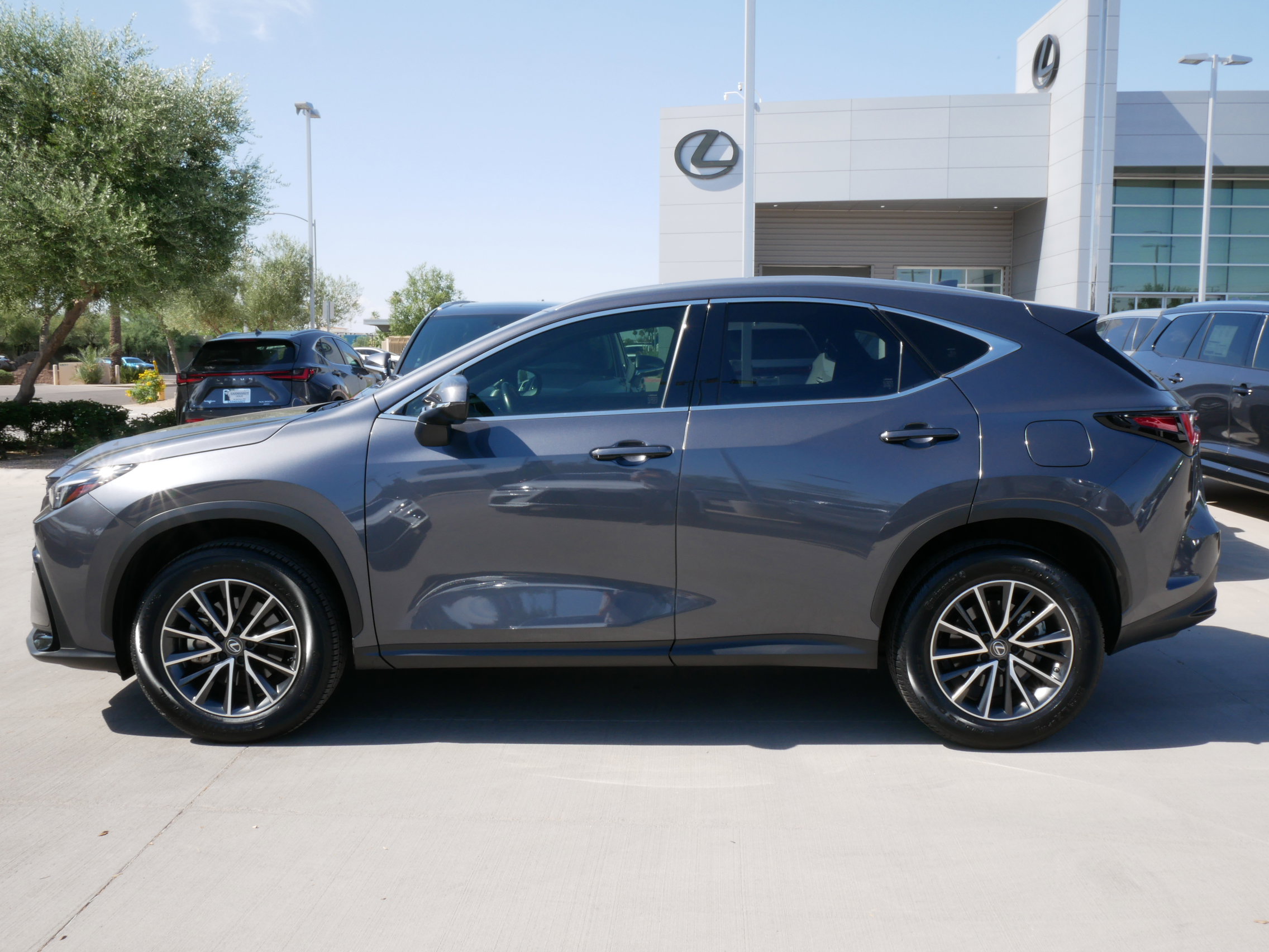Used 2024 Lexus NX 250 FWD image 3
