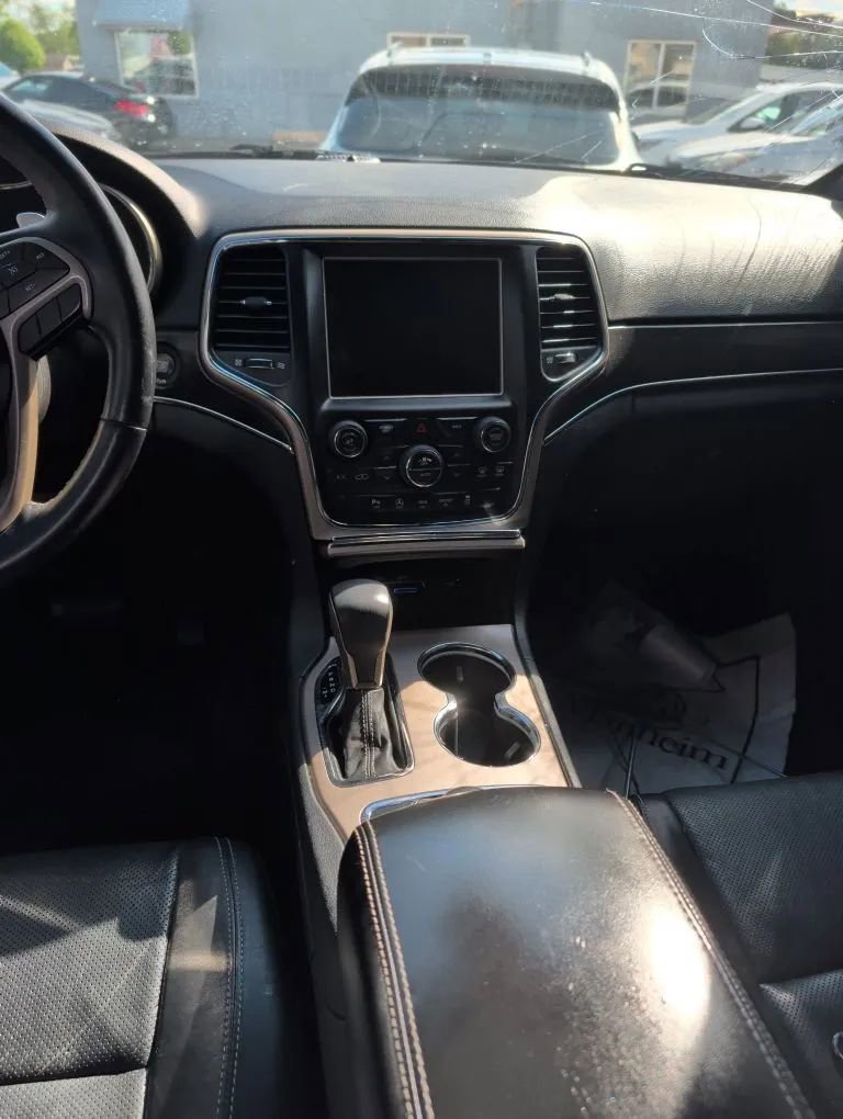 Used 2017 Jeep Grand Cherokee Limited w/ Luxury Group II AWD/4WD image 14