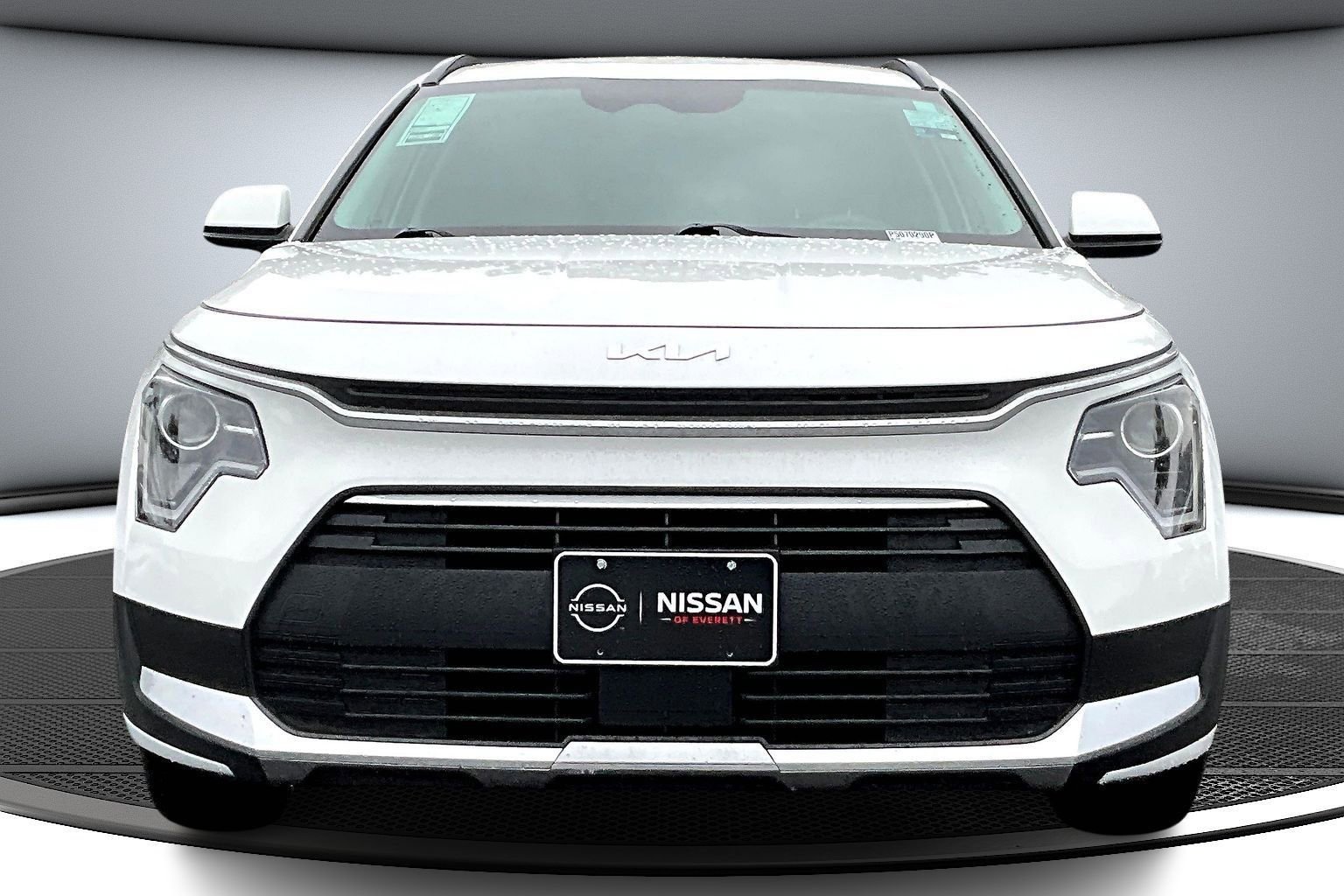 Used 2023 Kia Niro EX image 2