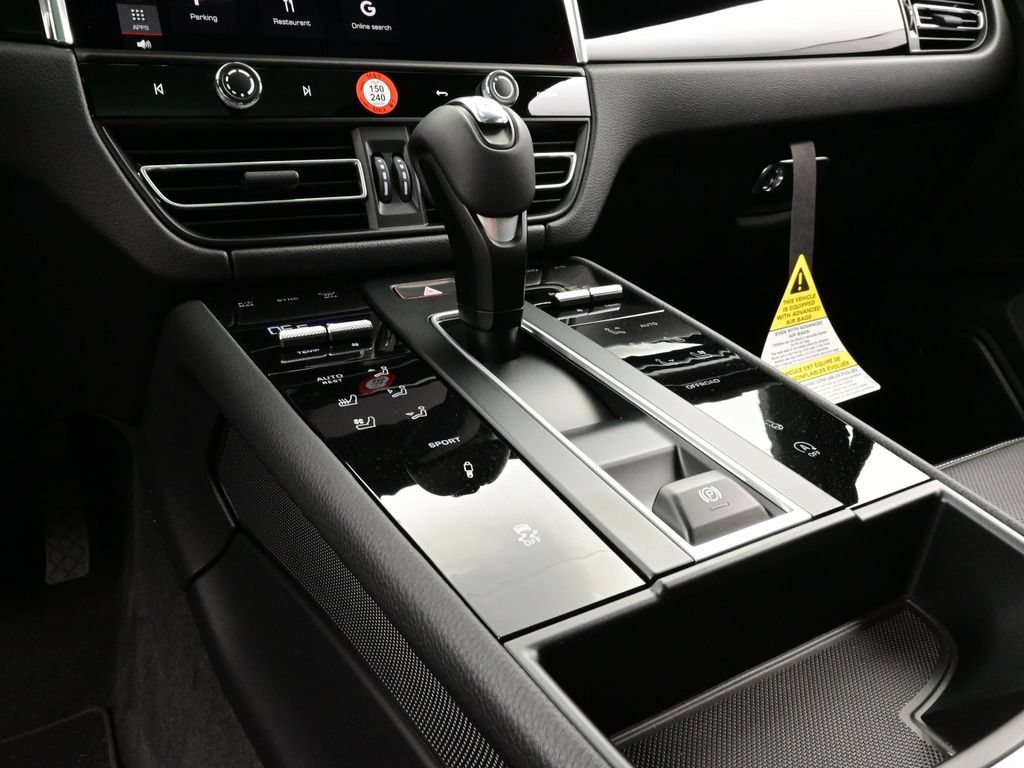 Certified 2026 Porsche Macan AWD/4WD image 11