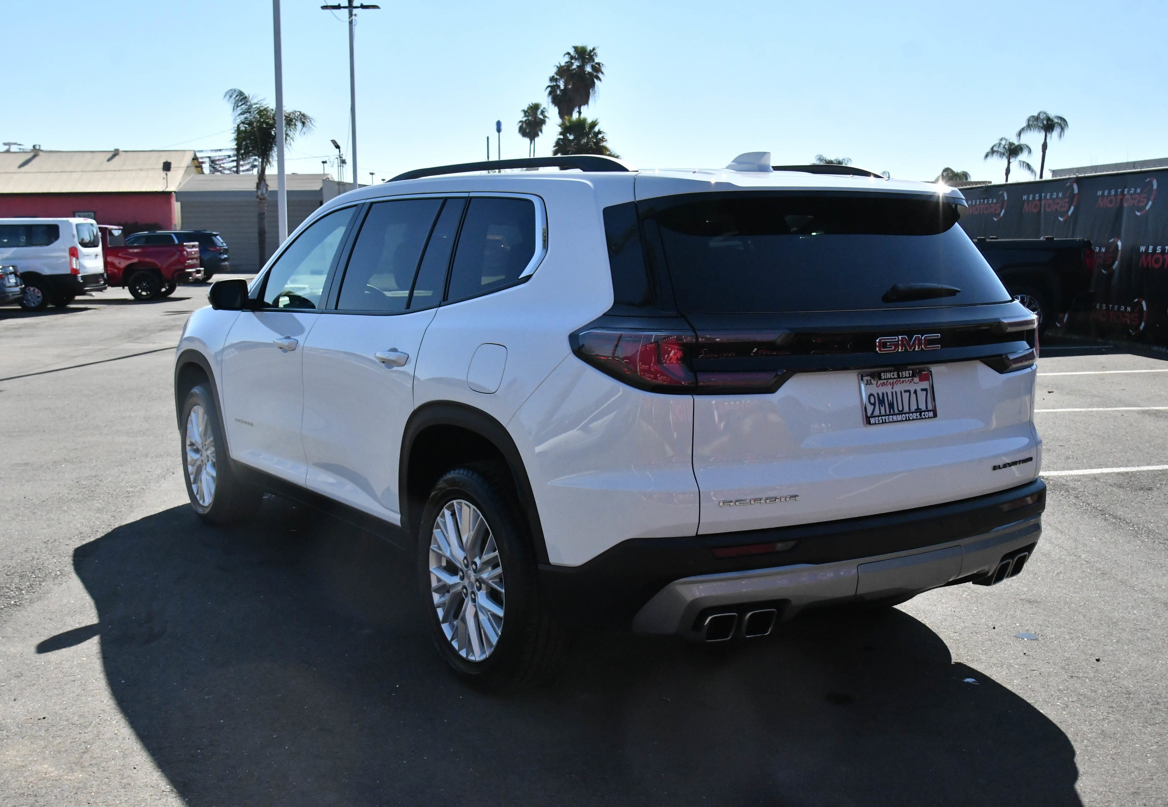 Used 2024 GMC Acadia Elevation image 6