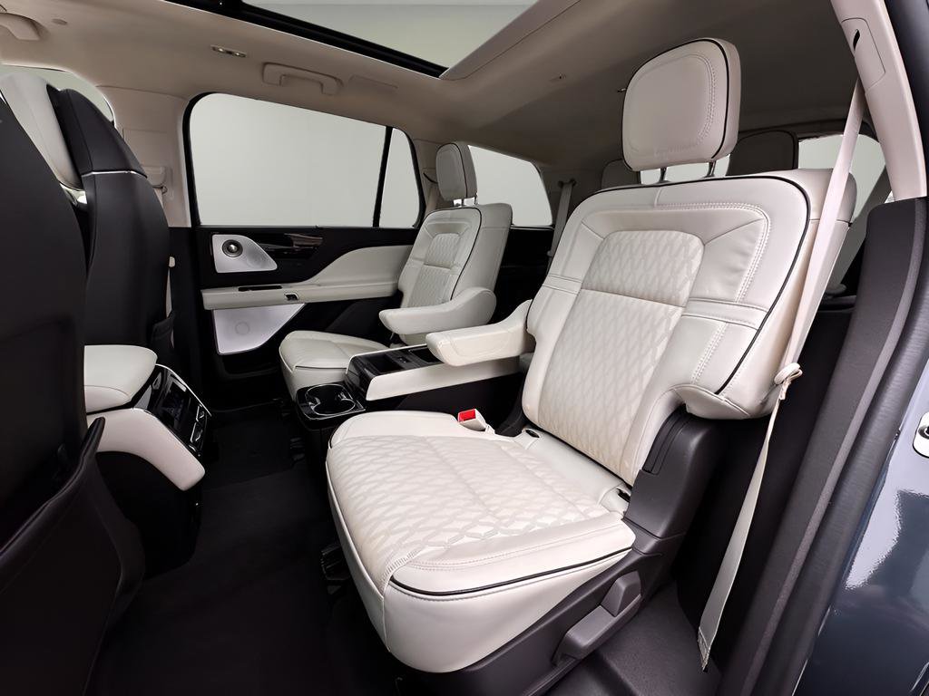 Used 2023 Lincoln Aviator Black Label Grand Touring AWD/4WD image 18