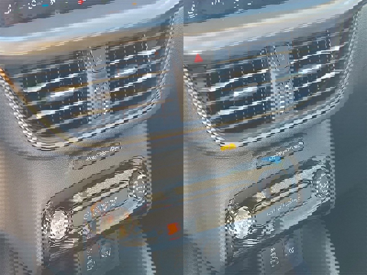 Used 2025 Ford Escape Base w/ Class II Trailer Tow Package image 27