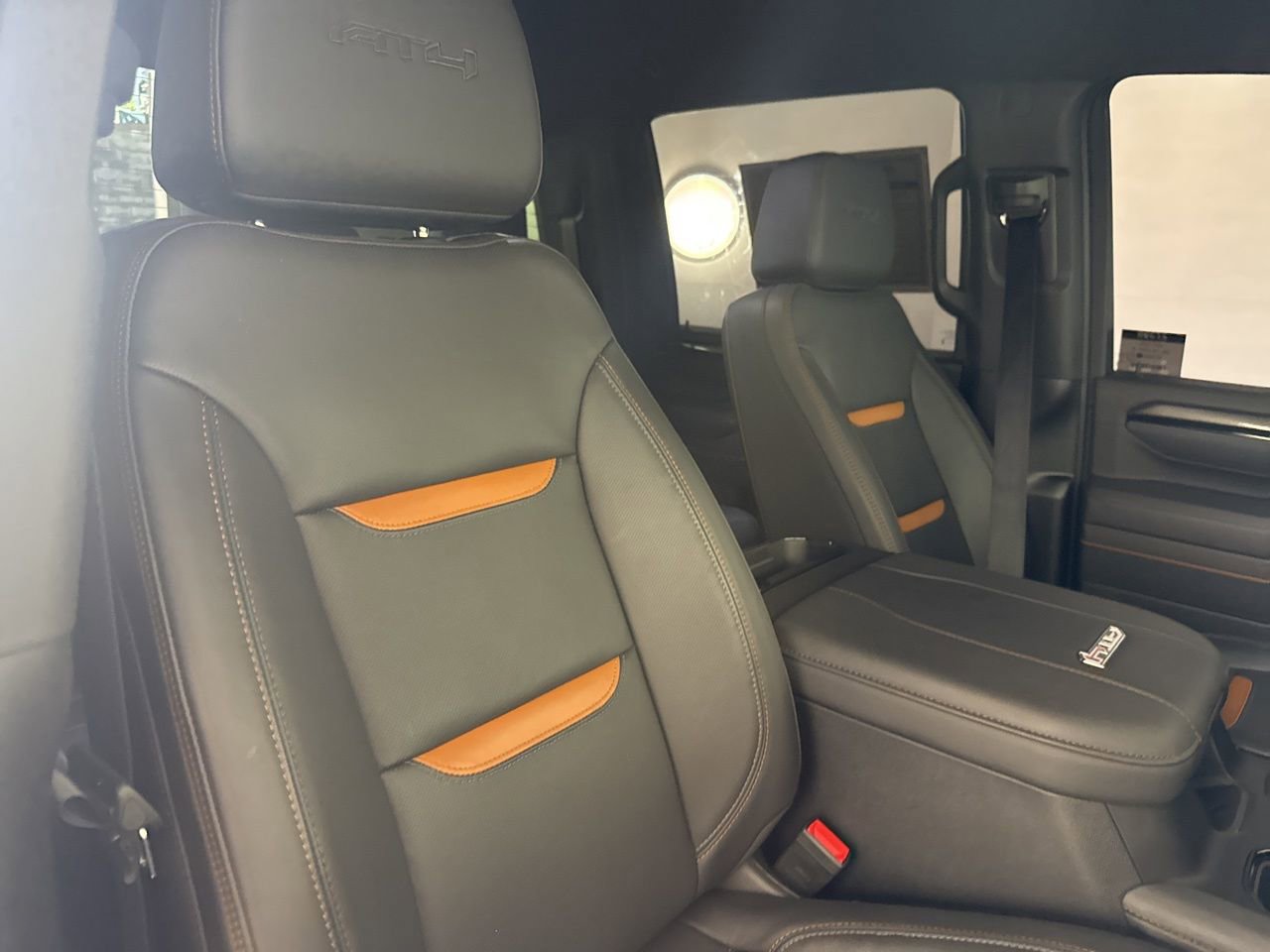 Used 2025 GMC Sierra 2500 AT4 image 29