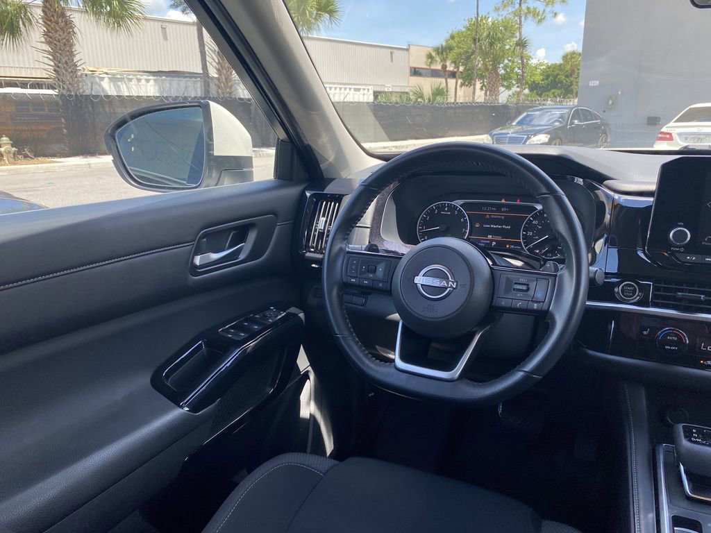 Used 2022 Nissan Pathfinder SV FWD image 3