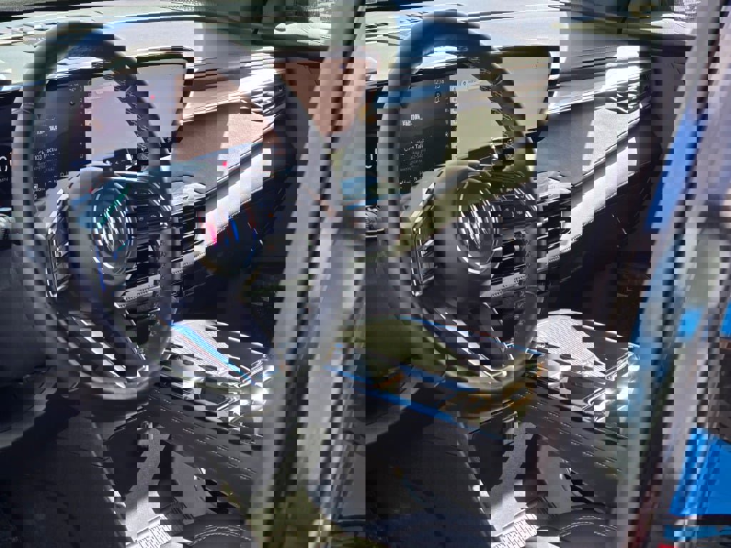 Certified 2025 Buick Enclave Preferred image 27