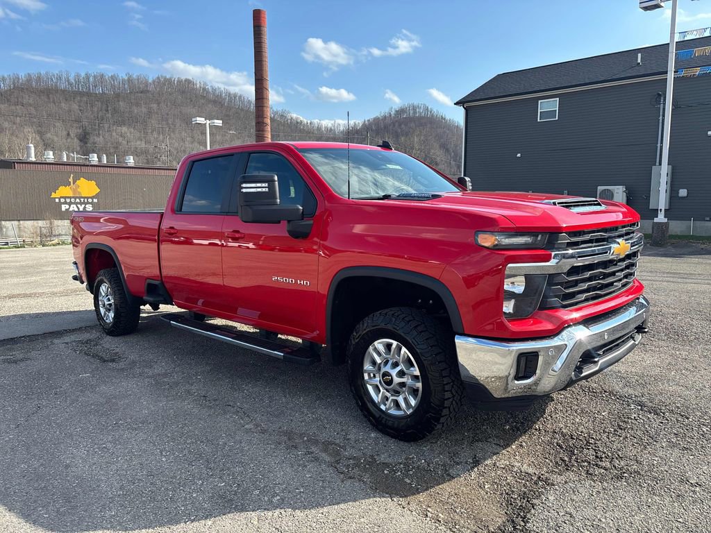 Used 2025 Chevrolet Silverado 2500 LT w/ Safety Package AWD/4WD image 7