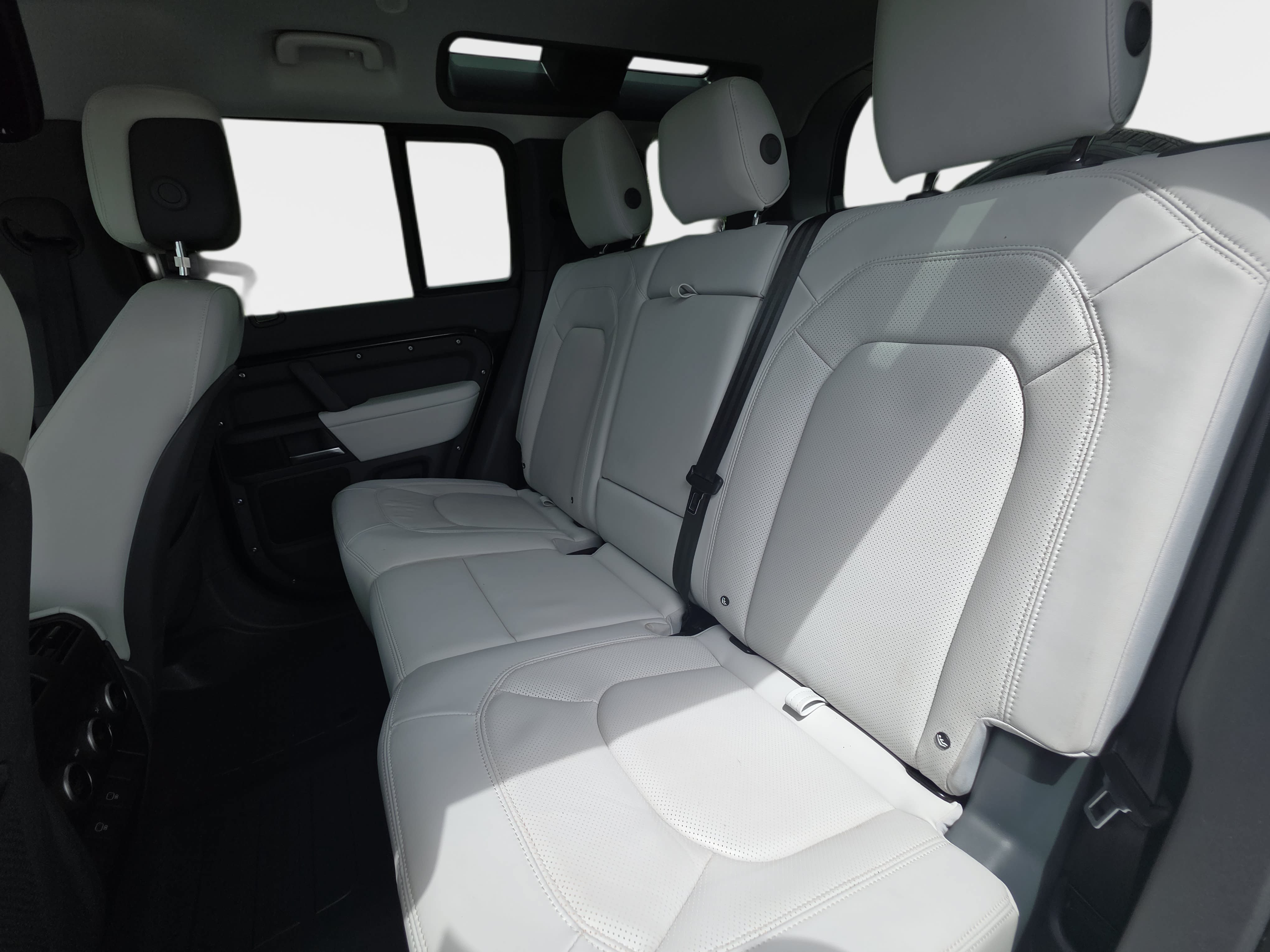 Certified 2025 Land Rover Defender 110 S AWD/4WD image 13
