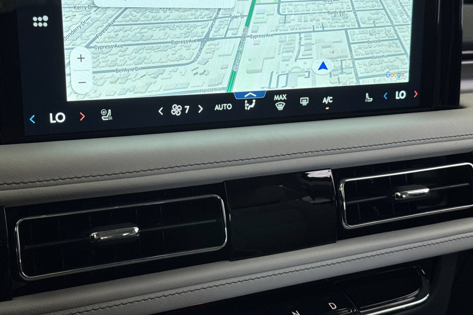 New 2026 Lincoln Aviator AWD w/ Jet Appearance Package image 17