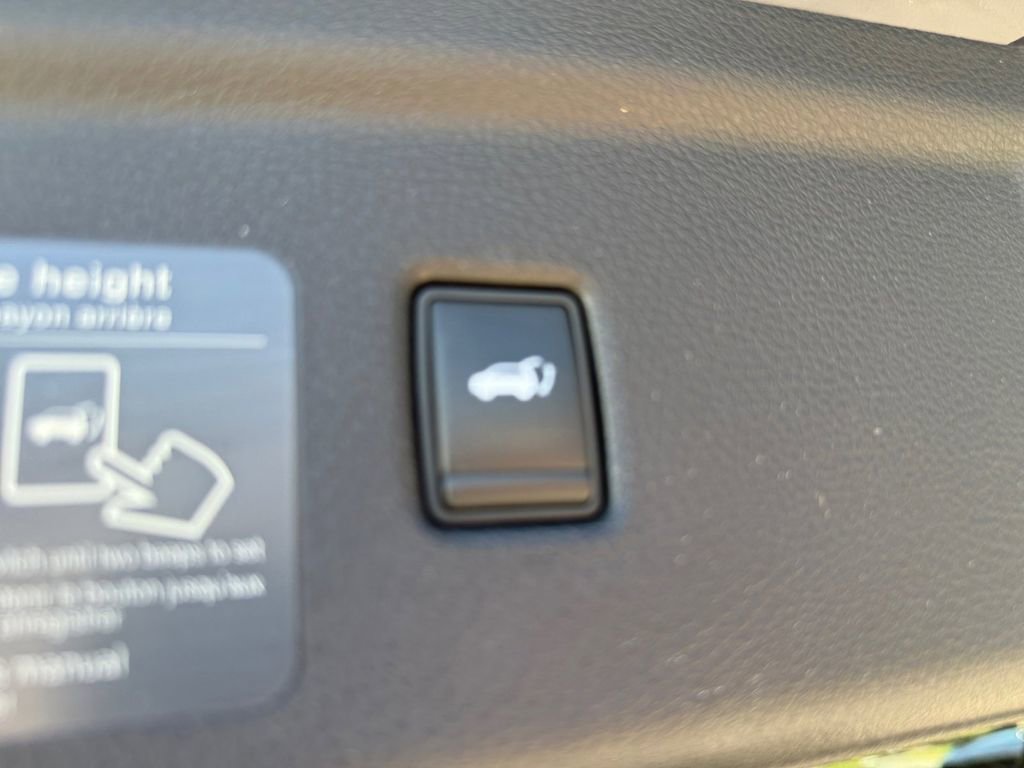 Used 2022 INFINITI QX50 Sensory image 10