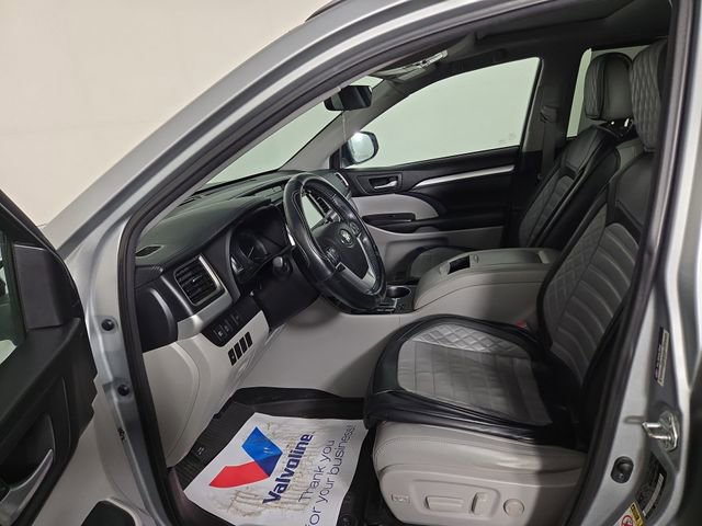 Used 2017 Toyota Highlander XLE AWD/4WD image 12