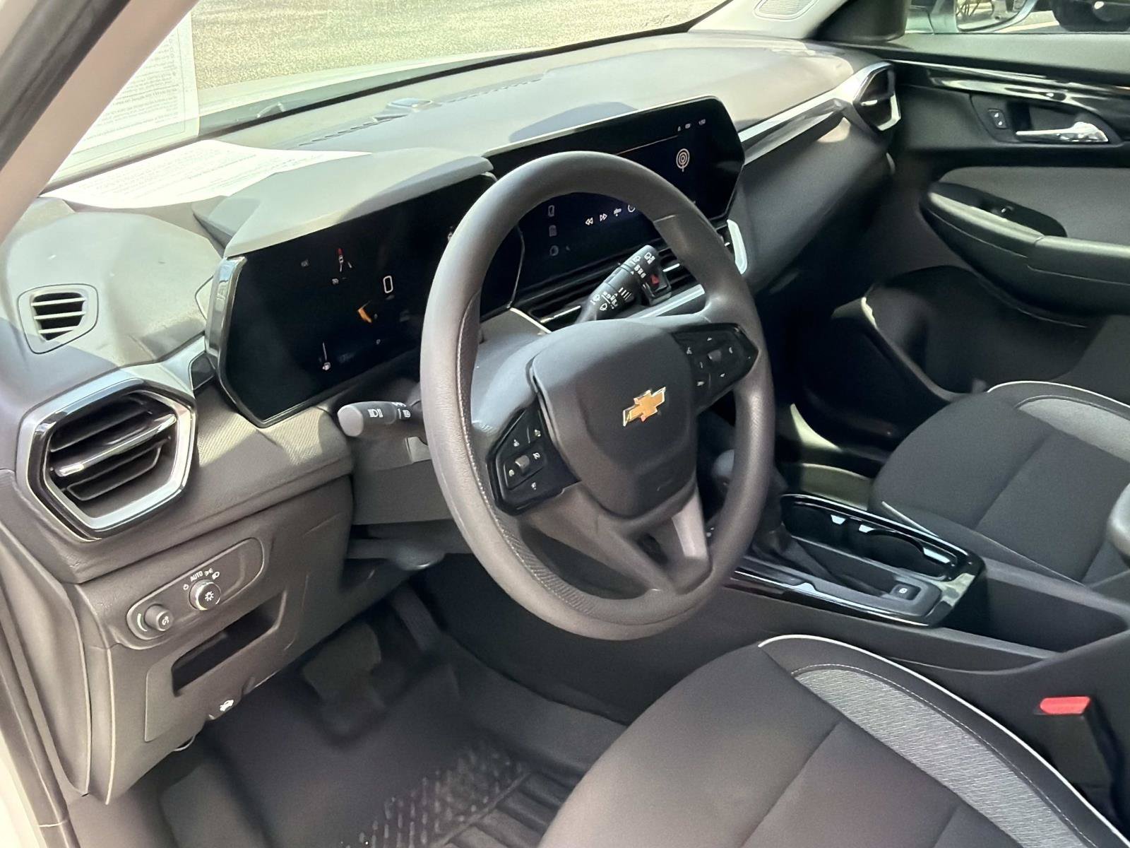 Used 2024 Chevrolet TrailBlazer LT w/ Driver Confidence Package FWD image 30