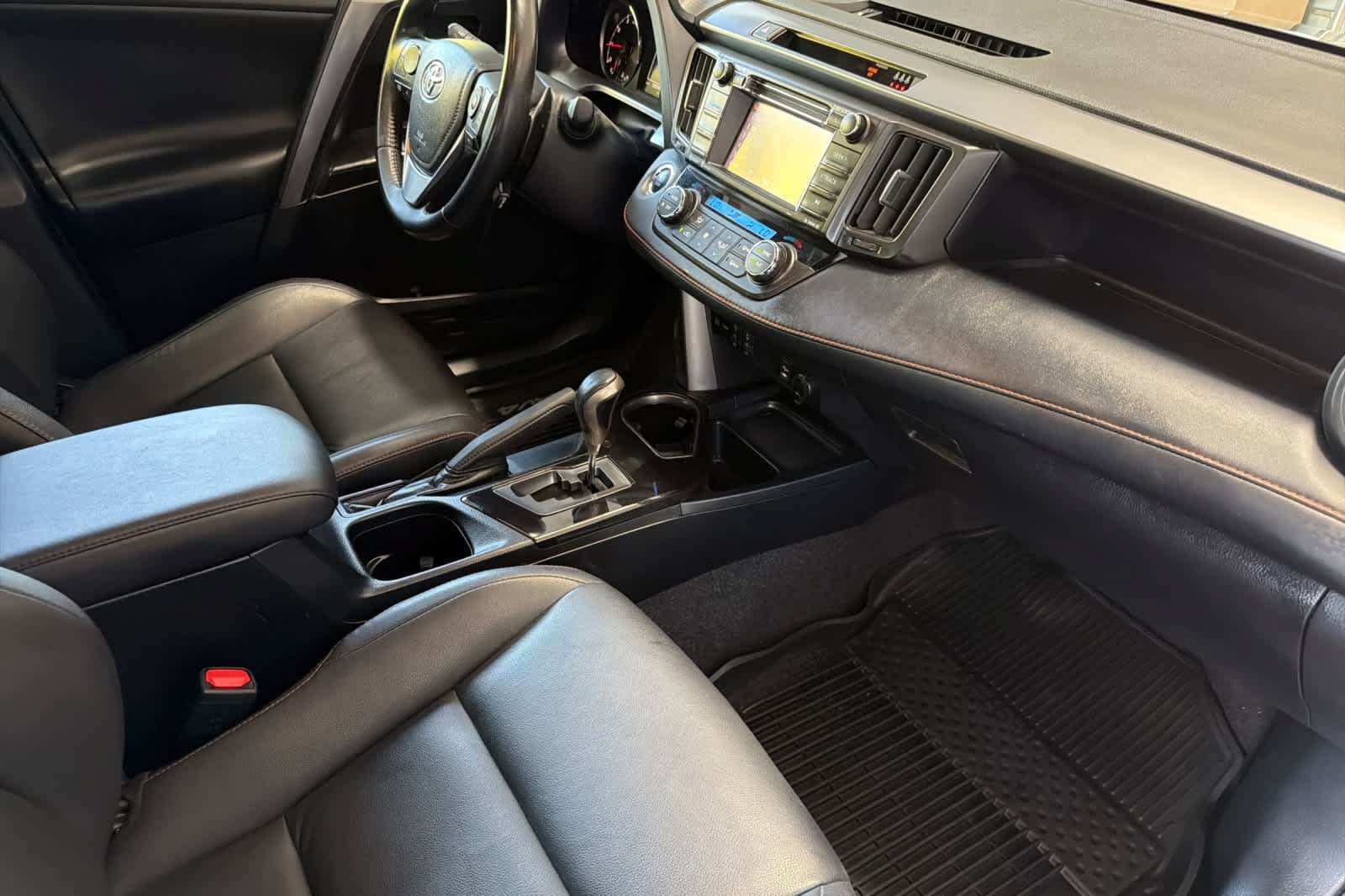 Used 2018 Toyota RAV4 SE w/ Power Extra Value Package FWD image 16
