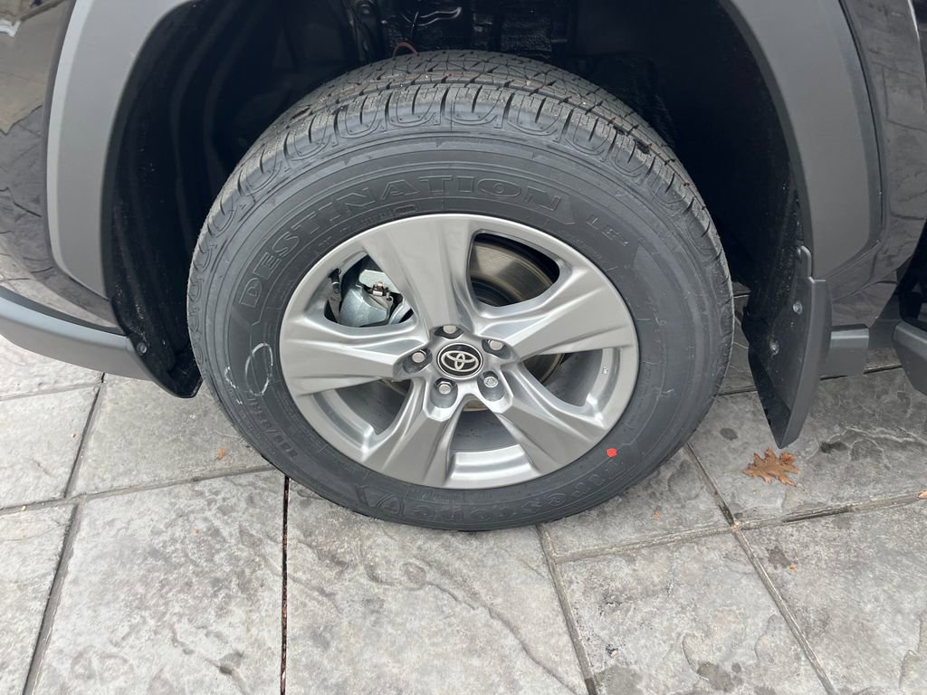 New 2025 Toyota RAV4 XLE image 27