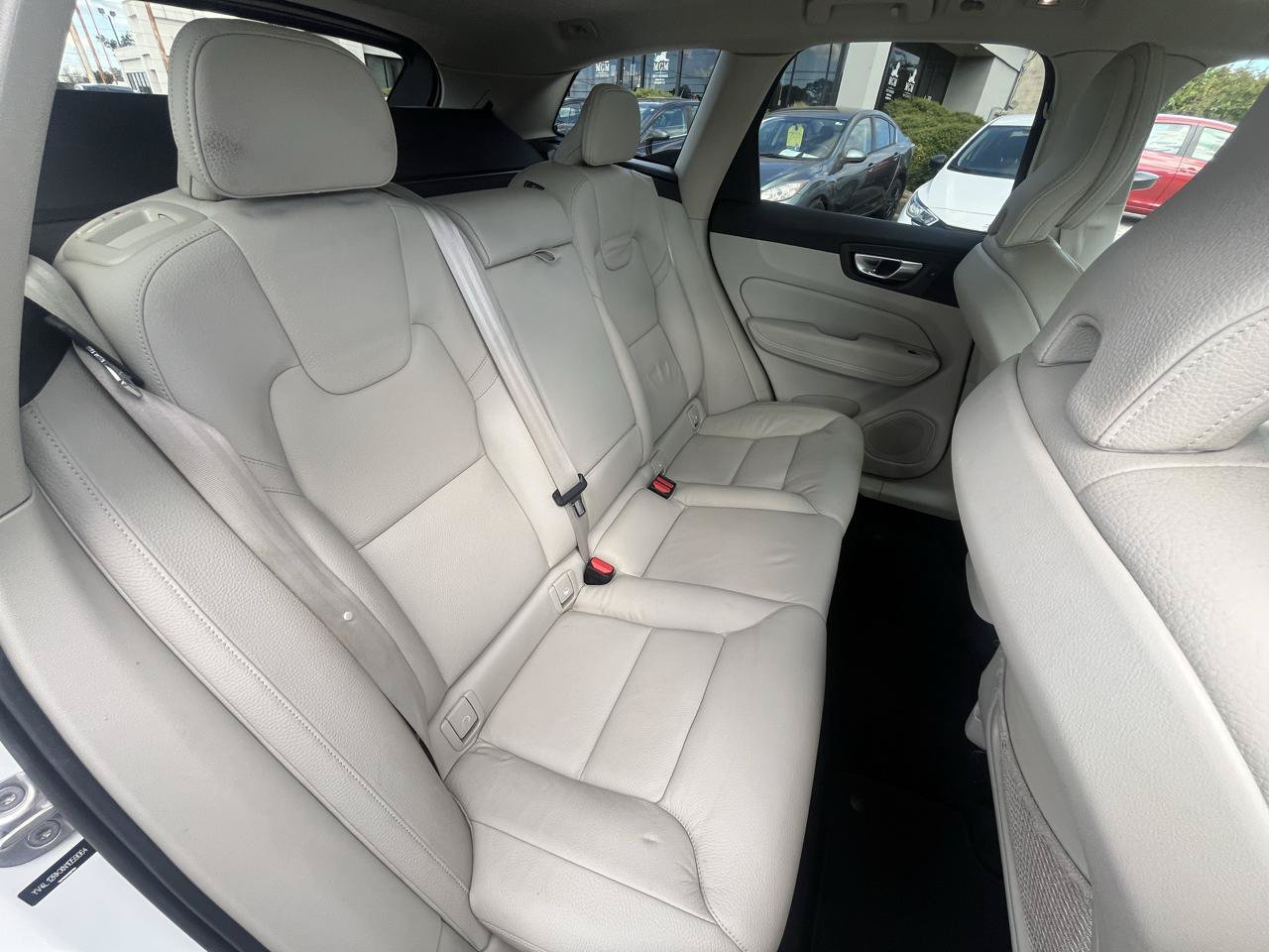 Used 2022 Volvo XC60 B5 Momentum AWD/4WD image 44