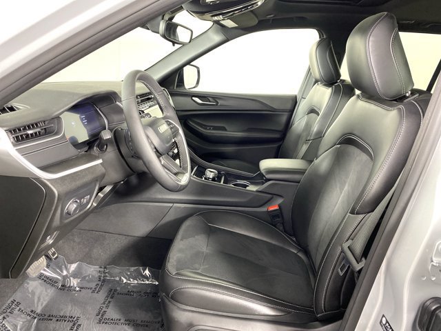 Used 2024 Jeep Grand Cherokee Altitude AWD/4WD image 16