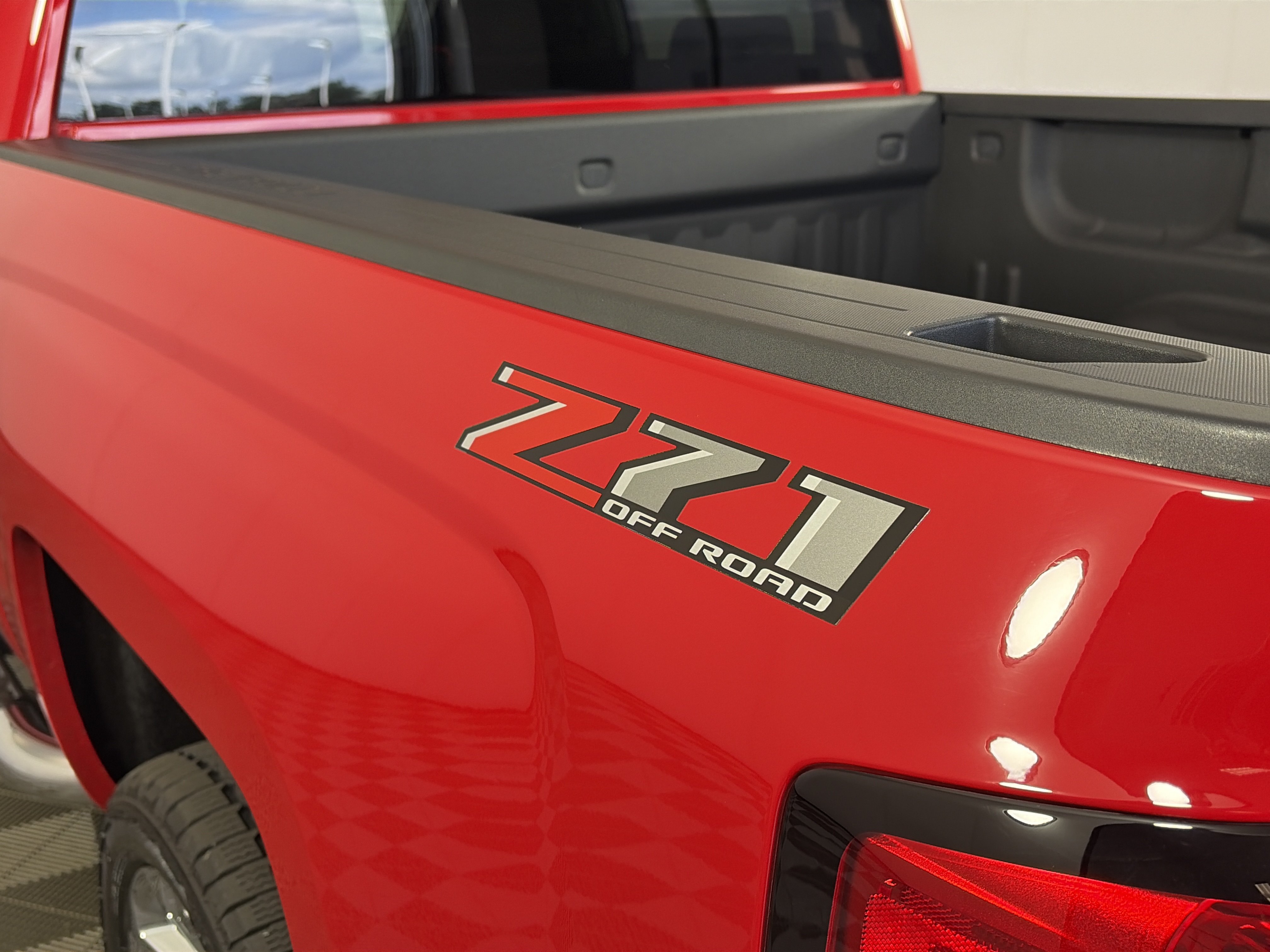 Used 2018 Chevrolet Silverado 1500 LT w/ All Star Edition AWD/4WD image 17