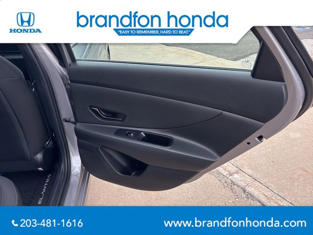 Used 2025 Hyundai Elantra SEL image 9